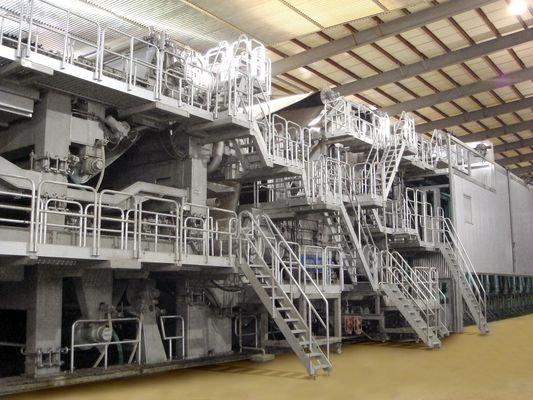 Lo spreco caldo ha ondulato il bordo medio del cartone della macchina di fabbricazione di carta che ricicla il mulino del mestiere