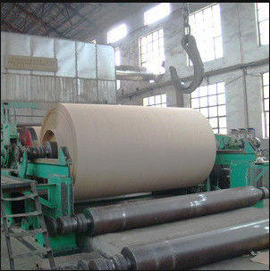 Macchina di carta 2400mm 50T/D di produzione di Kraft Brown del cartone della pasta di cellulosa